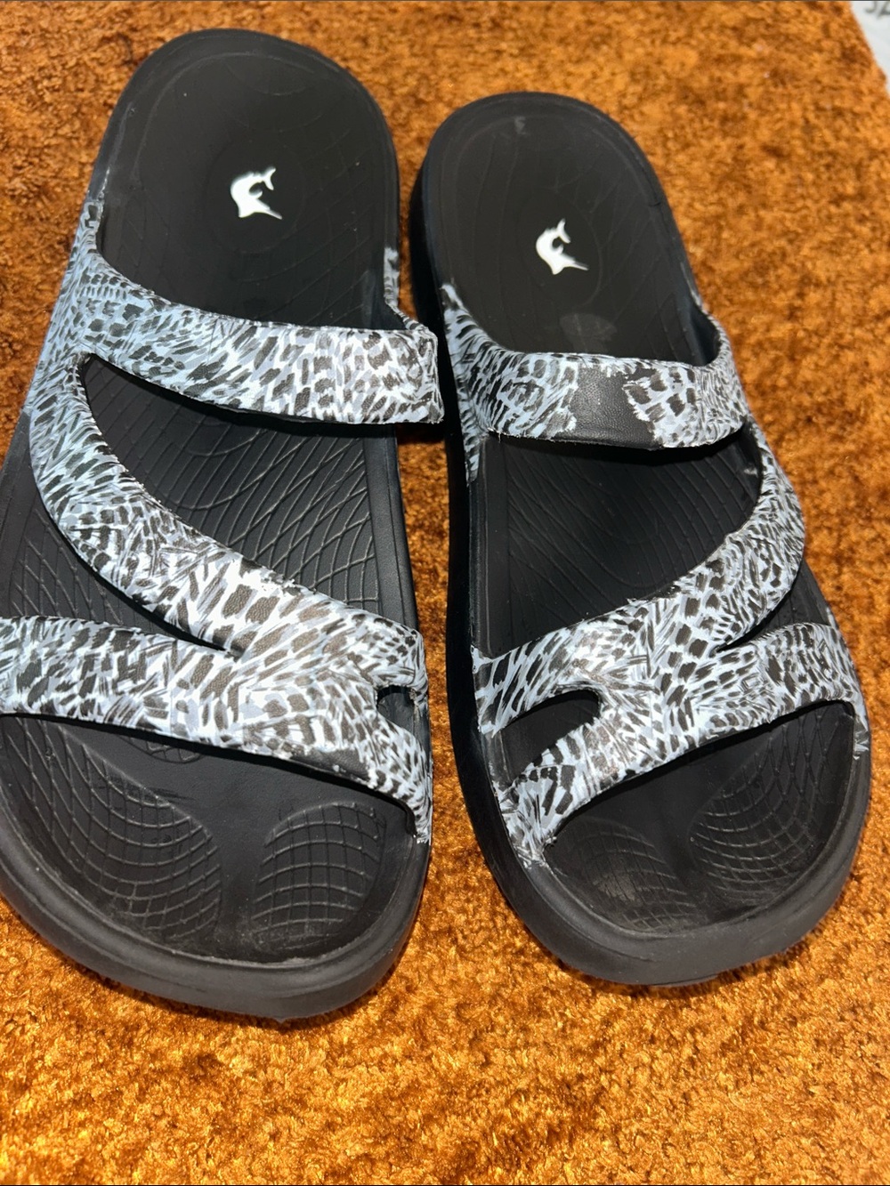 Reel Legends Women's Black Slides with White Speckle Straps